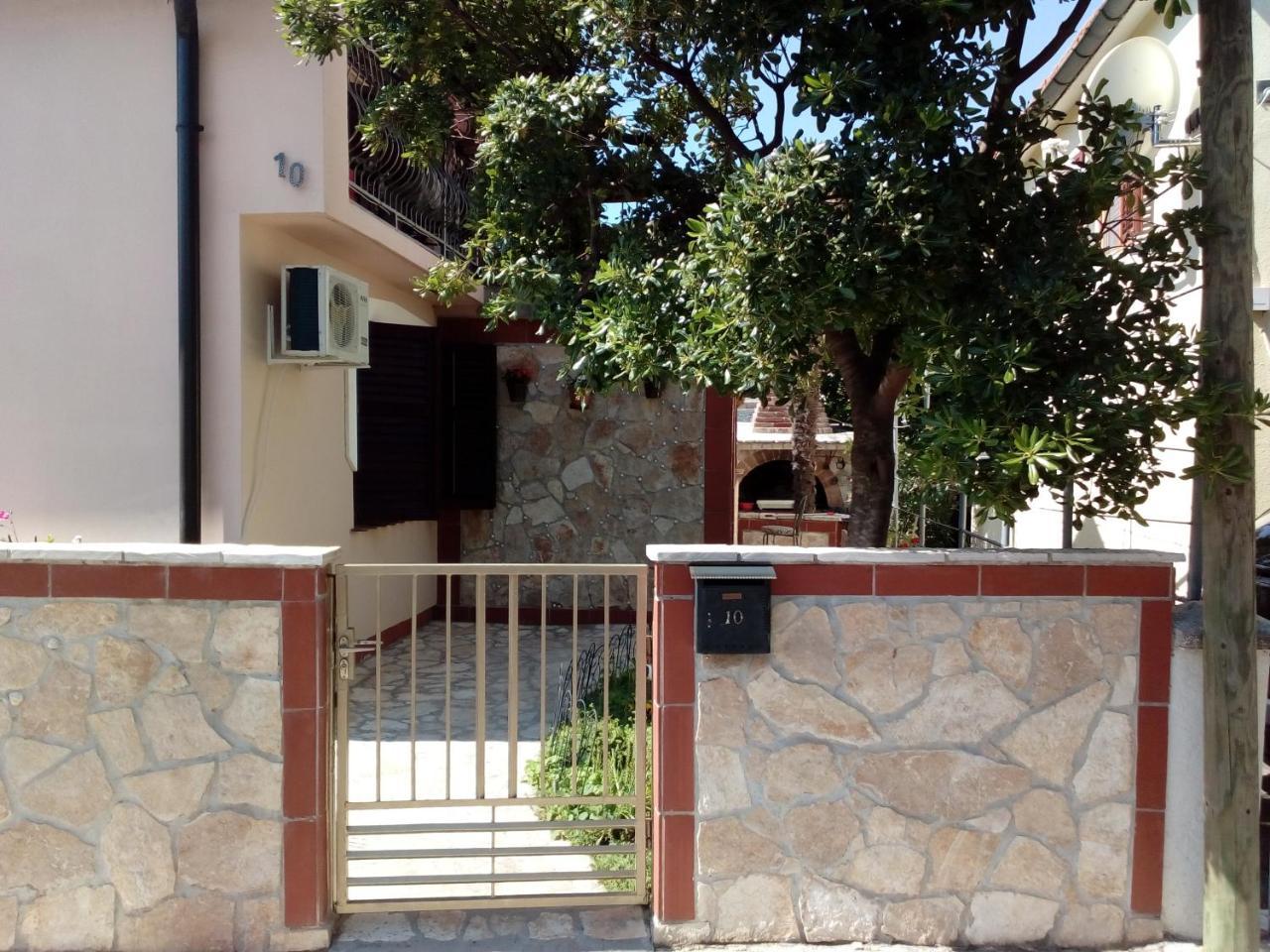 Apartment "Mislav" Gornji Karin Exterior foto